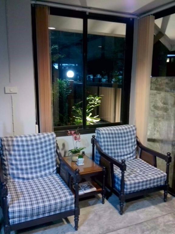 Mon Lodge & Yoga Donmueang Bangkok Szoba fotó