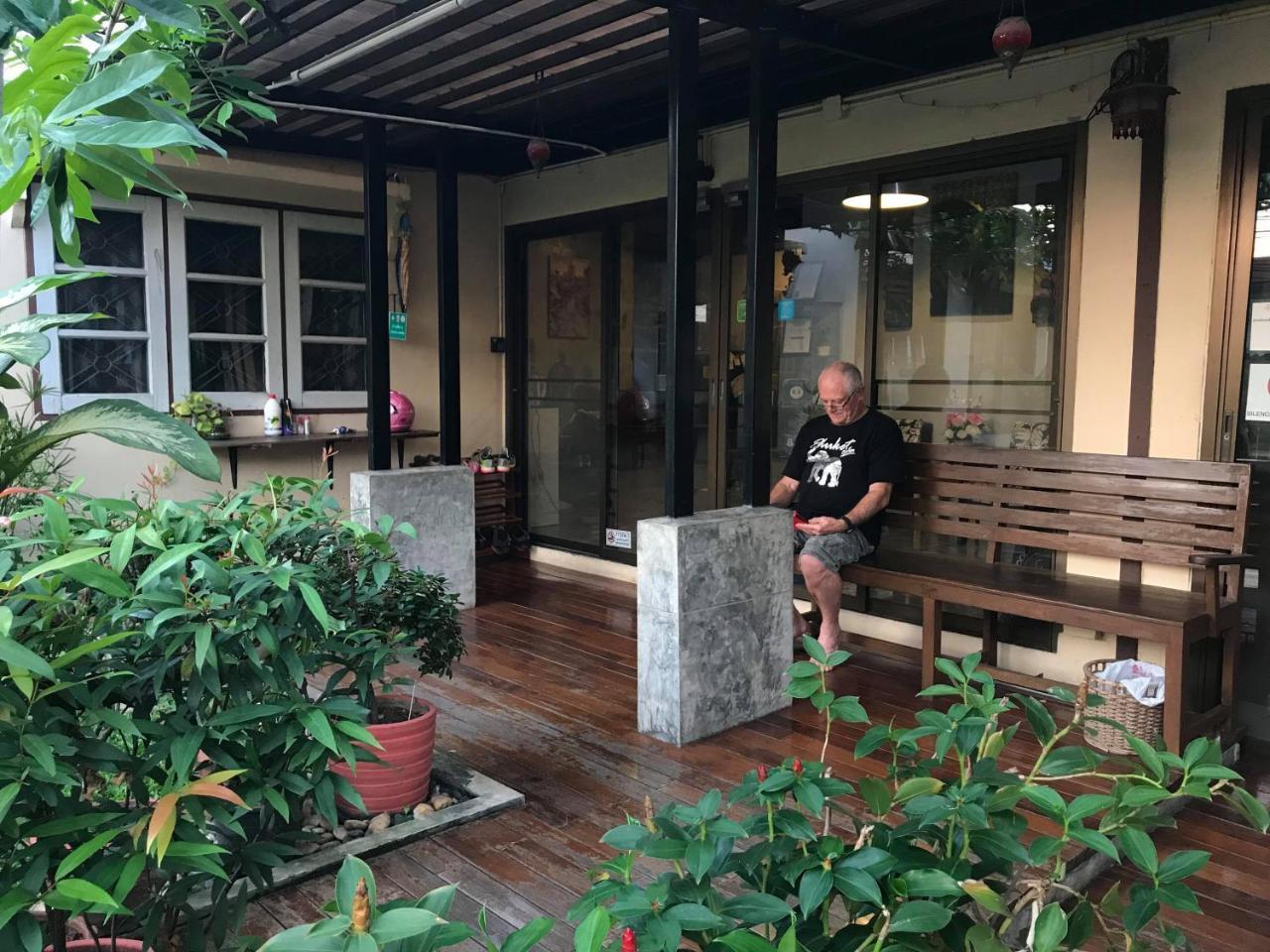 Mon Lodge & Yoga Donmueang Bangkok Kültér fotó