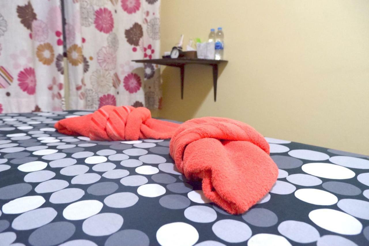 Mon Lodge & Yoga Donmueang Bangkok Kültér fotó